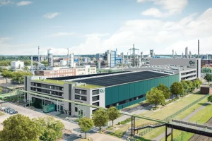 ポルシェが支援するスタートアップが、ヨーロッパのEV産業を後押しするために大規模なバッテリーリサイクル工場を建設しています