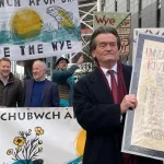 「水質汚染者を起訴すべきだ」