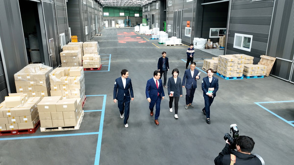 抱川市場への訪問が生分解性材料「Propac」の研究開発に拍車をかける