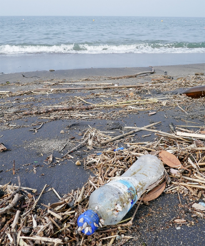EU・産油国の対立解消先送りの公算…プラスチック規制条約案、詰めへ最終交渉