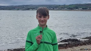 1997年の流出事故後、少年がコーンウォールの海岸で珍しいレゴのタコを発見