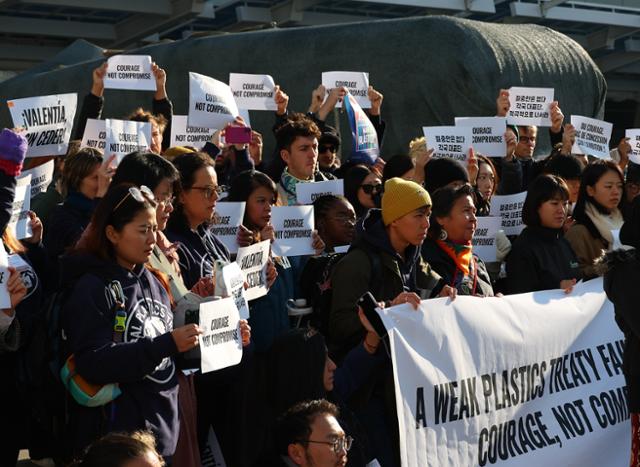 「災害」音が出たプラスチック条約、「生産規制」を除く懸念が大きくなって
