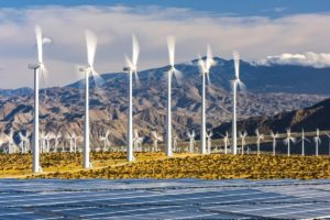 再生可能エネルギーは2030年までに世界の電力のほぼ半分を発電するが、容量を3倍にするという国連の目標には達しない：IEA報告書